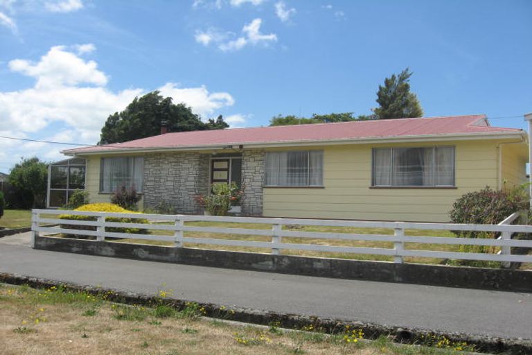 Photo of property in 17 Kiwi Street, Pahiatua, 4910