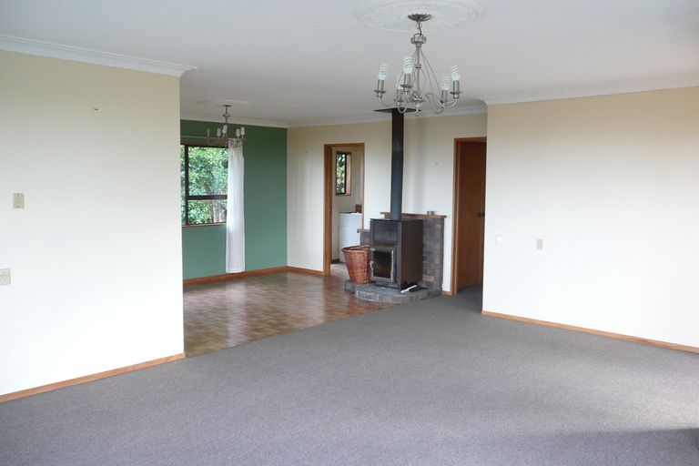 Photo of property in 31b Bush Road, Waiatarua, Auckland, 0604