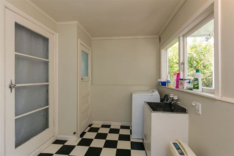 Photo of property in 18 Putnam Street, Northland, Wellington, 6012