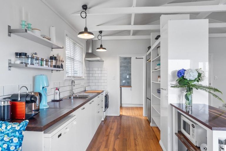 Photo of property in 60 Sarah Street, Waikawa Beach, Levin, 5573