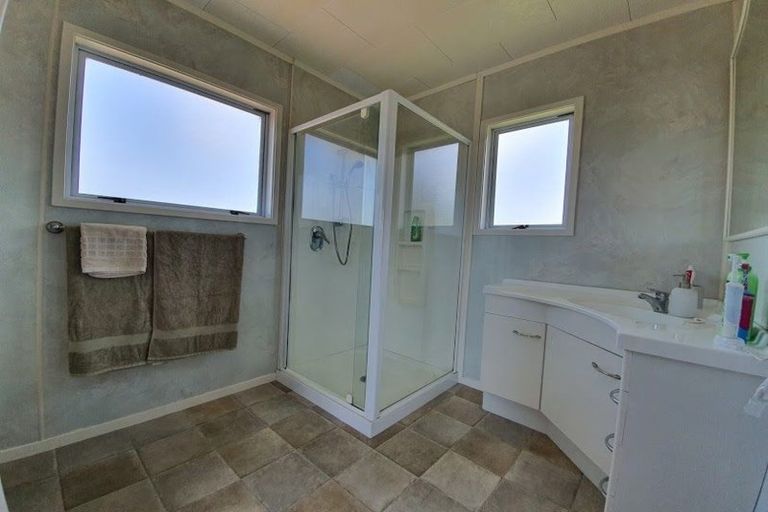 Photo of property in 18 Marohemo Road, Maungaturoto, 0583