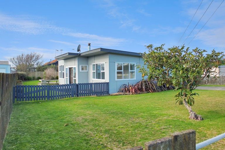Photo of property in 27 Roore Street, Foxton Beach, Foxton, 4815
