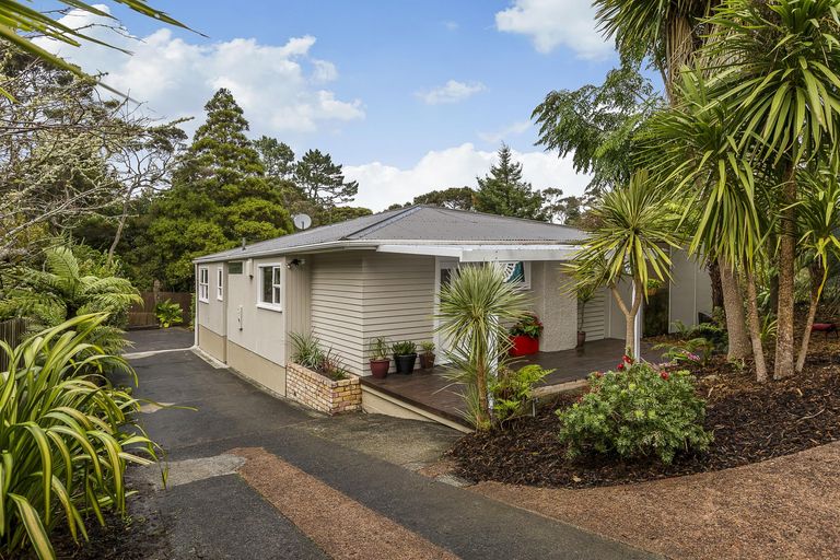 Photo of property in 44 Taupo Street, Green Bay, Auckland, 0604