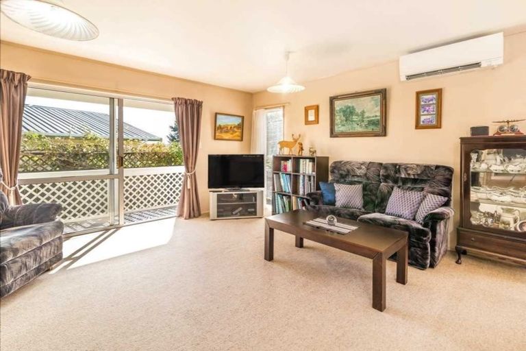Photo of property in 2/26 Tobin Place, Richmond Heights, Taupo, 3330