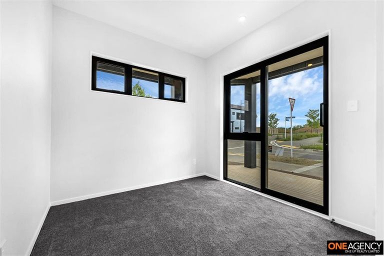 Photo of property in 18 Waimarie Drive, Karaka, 2578