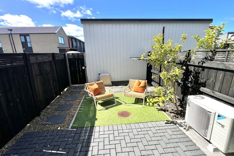 Photo of property in 60 Manarini Road, Westgate, Auckland, 0614