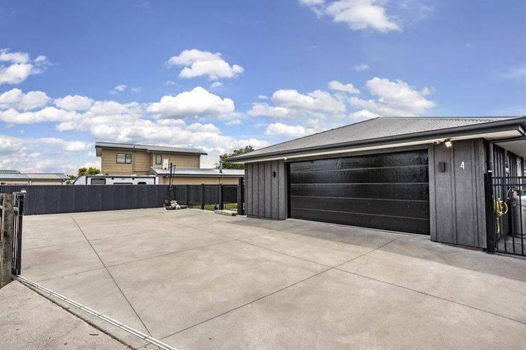 Photo of property in 4 Waikuku Beach Road, Waikuku Beach, 7473