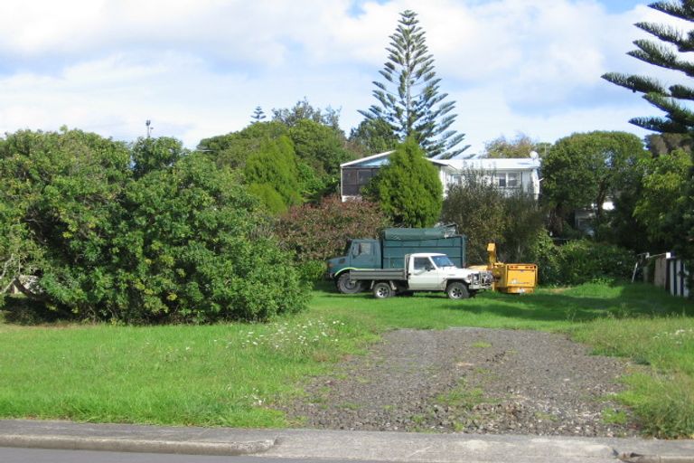 Photo of property in 4 Chapman Road, Te Atatu Peninsula, Auckland, 0610