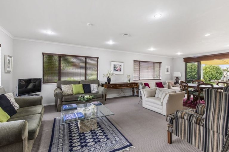 Photo of property in 15 Wroxton Place, Waiuku, 2123