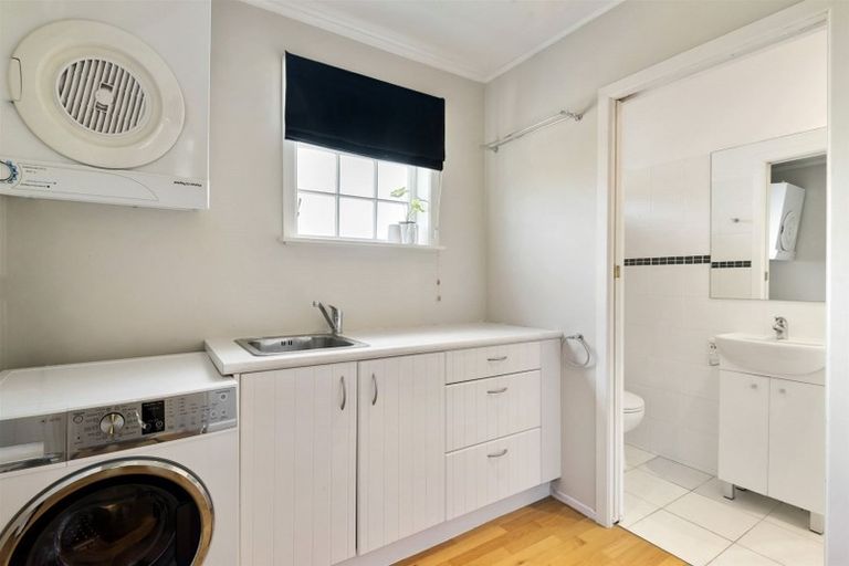 Photo of property in 16 Anakiwa Place, Milford, Auckland, 0620