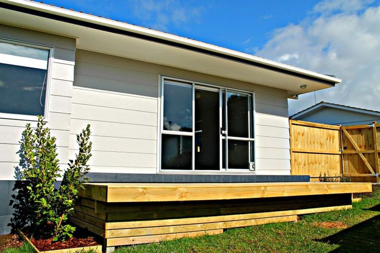Photo of property in 1/8 Benchmark Drive, Massey, Auckland, 0614
