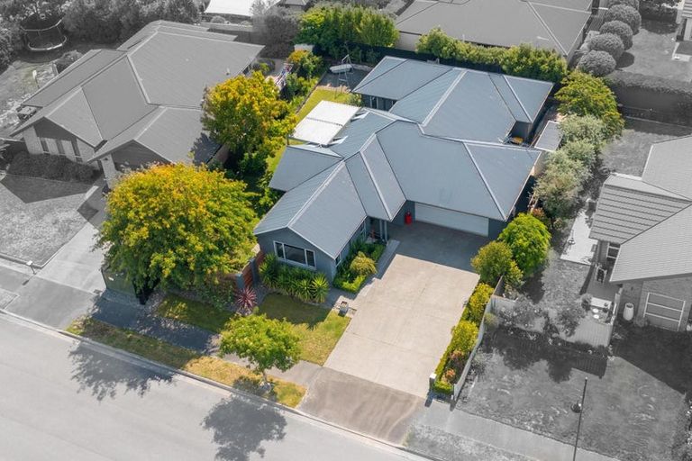 Photo of property in 27 Reka Street, Parklands, Christchurch, 8083