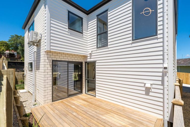 Photo of property in 21d Barron Drive, Green Bay, Auckland, 0604