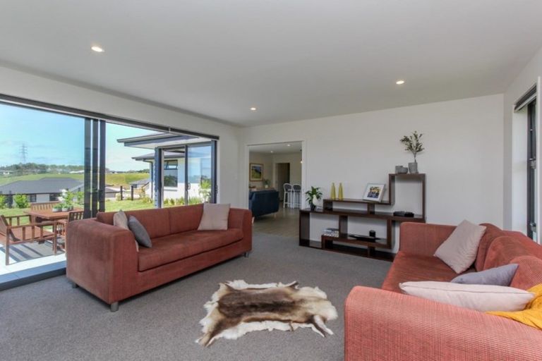 Photo of property in 2 Western Rise, Hurworth, New Plymouth, 4310