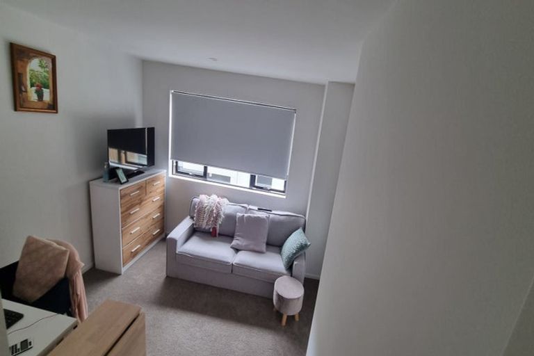 Photo of property in 35 Morihana Close, Glen Eden, 0602