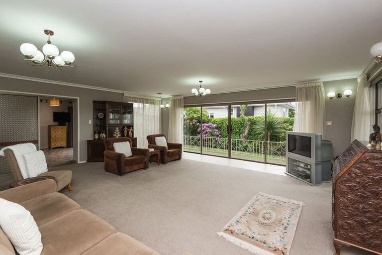 Photo of property in 219 Main North Road, Redwood, Christchurch, 8051