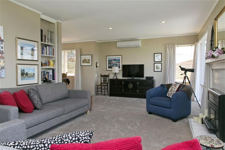 Photo of property in 14 Isobel Street, Acacia Bay, Taupo, 3330