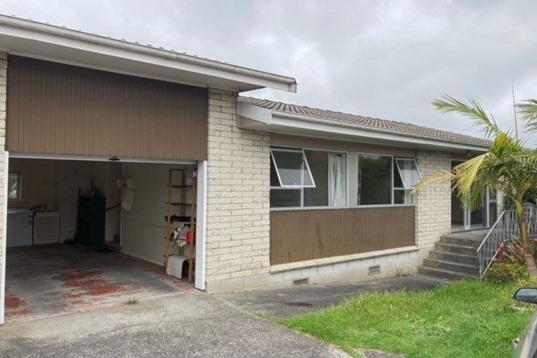 Photo of property in 4216 Great North Road, Glendene, Auckland, 0602