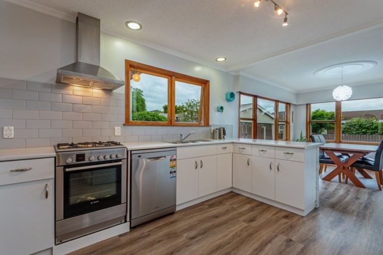 Photo of property in 86 Wikiriwhi Crescent, Awapuni, Palmerston North, 4412