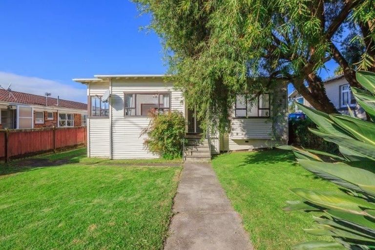 Photo of property in 672 Sandringham Road, Sandringham, Auckland, 1025