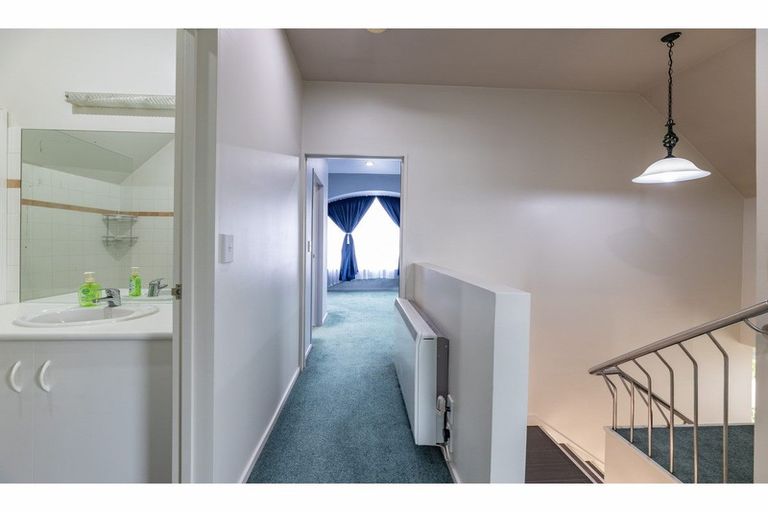 Photo of property in 28 Brockworth Place, Riccarton, Christchurch, 8011