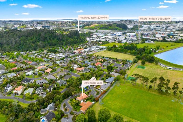 Photo of property in 12 Stonedge Lane, Rosedale, Auckland, 0632