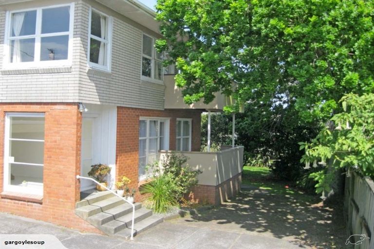 Photo of property in 1/2 Sydney Street, Hauraki, Auckland, 0622