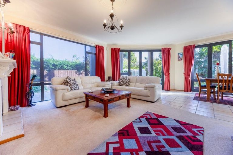 Photo of property in 3 Shearwater Rise, Paraparaumu Beach, Paraparaumu, 5032