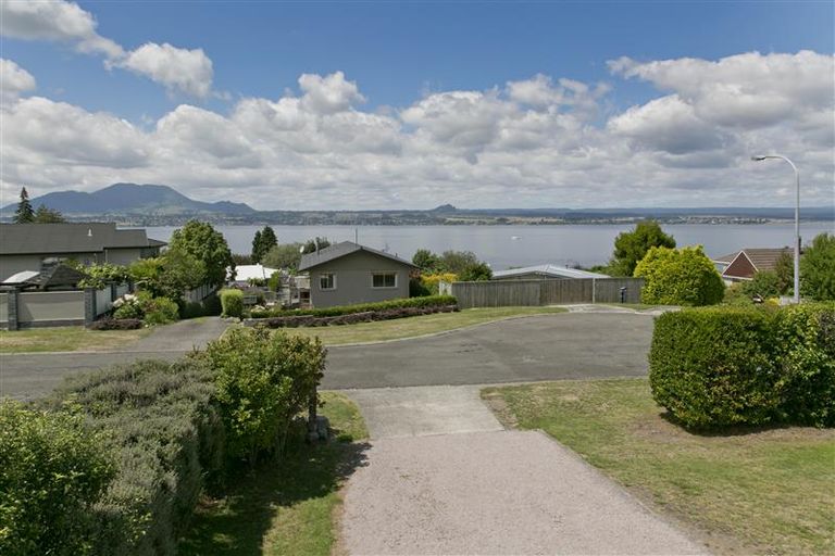 Photo of property in 14 Isobel Street, Acacia Bay, Taupo, 3330