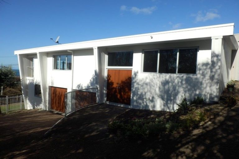 Photo of property in 1/28 Bournemouth Terrace, Murrays Bay, Auckland, 0630