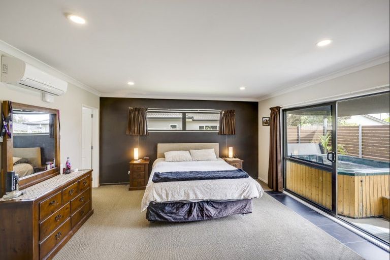 Photo of property in 15 Pania Place, Poraiti, Napier, 4112