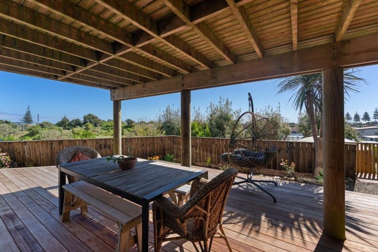 Photo of property in 14 Duncans Way, Otaki Beach, Otaki, 5512
