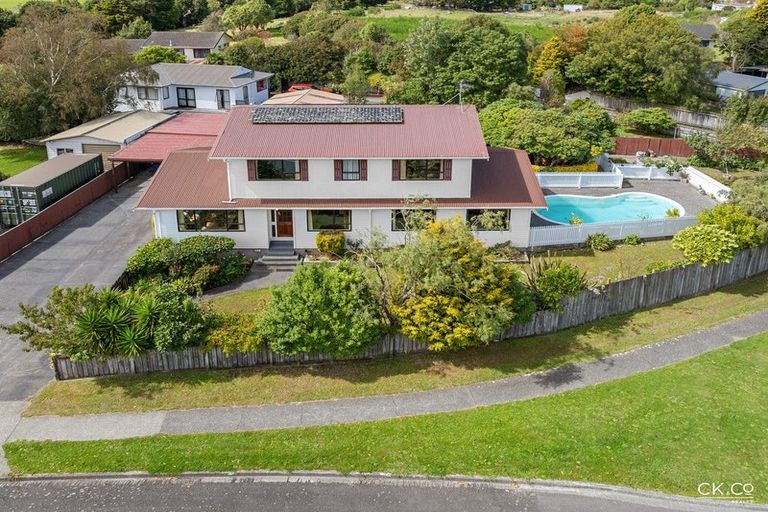 Photo of property in 127 Gemstone Drive, Birchville, Upper Hutt, 5018