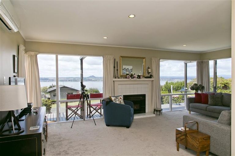 Photo of property in 14 Isobel Street, Acacia Bay, Taupo, 3330