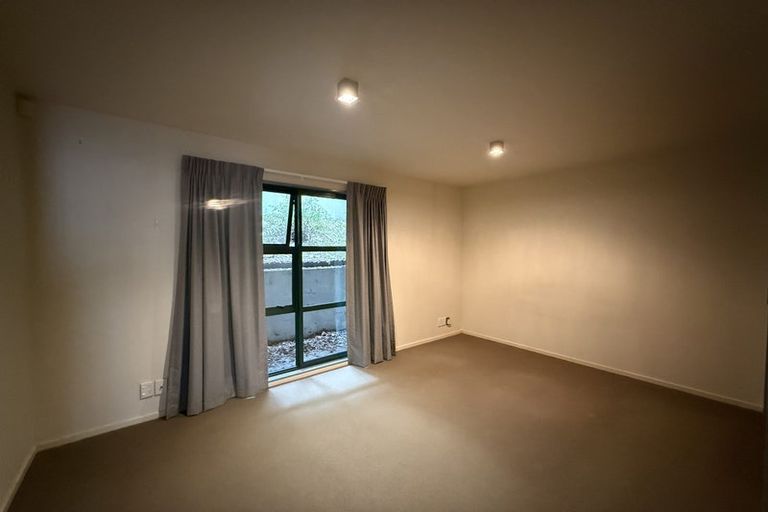 Photo of property in 50c Hawker Street, Mount Victoria, Wellington, 6011