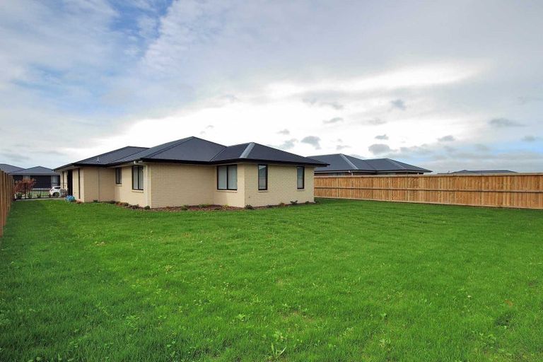 Photo of property in 77 Sutherland Drive, Kaiapoi, 7630