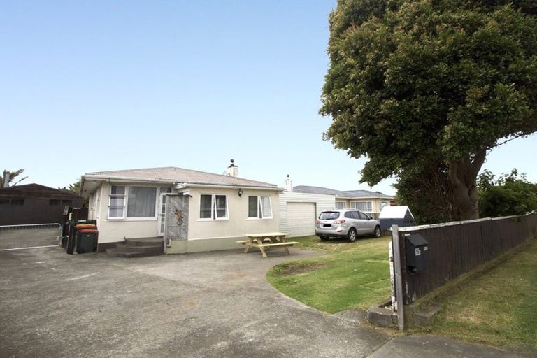 Photo of property in 15 Barrett Road, Whalers Gate, New Plymouth, 4310