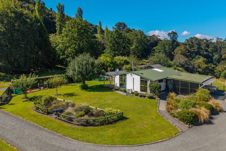 Photo of property in Ruatiti Cottage, 1693 Ruatiti Road, Ruatiti, Raetihi, 4696