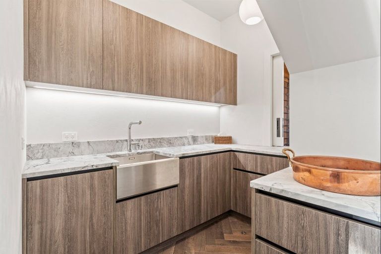 Photo of property in 10 Ida Way, Omaha, 0986