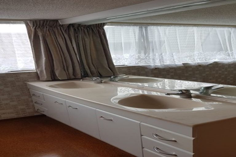 Photo of property in 12 Dayspring Way, Pakuranga, Auckland, 2010