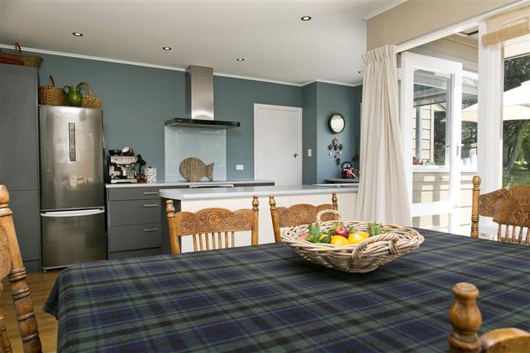 Photo of property in 14 Isobel Street, Acacia Bay, Taupo, 3330