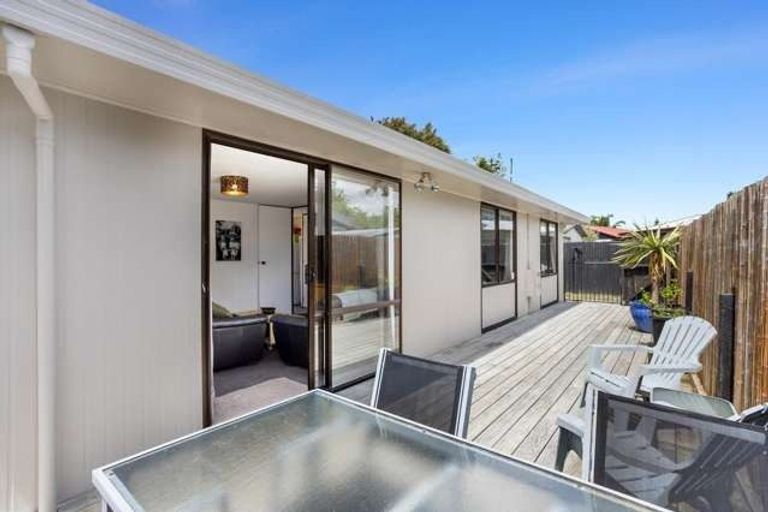 Photo of property in 2/8 Marinich Drive, Ranui, Auckland, 0612