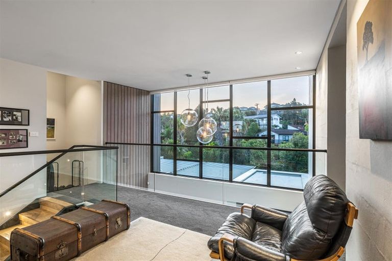 Photo of property in 2a Peter Terrace, Castor Bay, Auckland, 0620