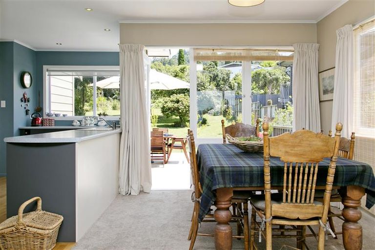 Photo of property in 14 Isobel Street, Acacia Bay, Taupo, 3330