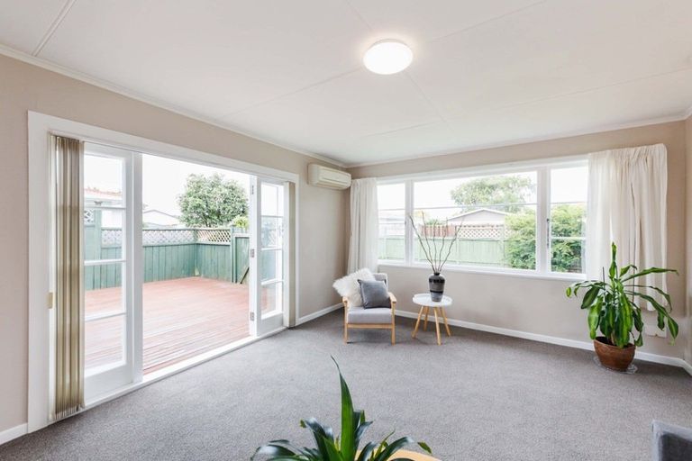 Photo of property in 10 Chester Crescent, West End, Palmerston North, 4410