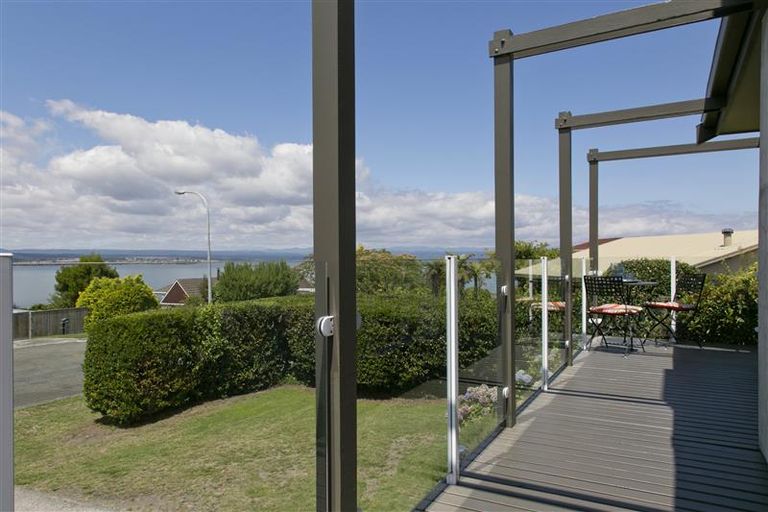 Photo of property in 14 Isobel Street, Acacia Bay, Taupo, 3330