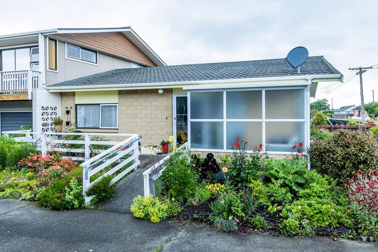 Photo of property in 5-5a Rugby Street, Waimate, 7924