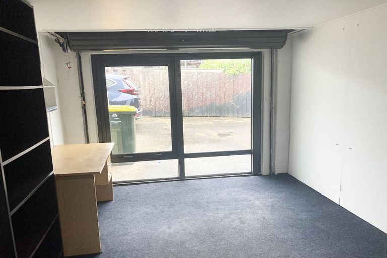 Photo of property in 2/21 Liam Place, Half Moon Bay, Auckland, 2012