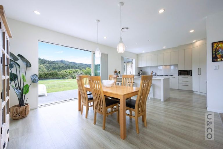 Photo of property in 16 Fruitlands Road, Kumeu, 0810