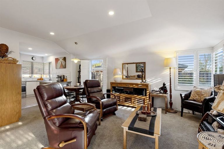 Photo of property in 9 Castle Way, Beckenham, Christchurch, 8023